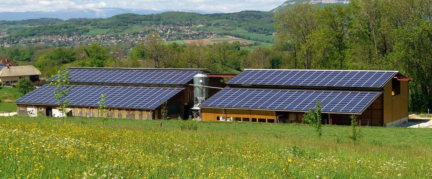 Photo de toitures avec des panneaux solaire